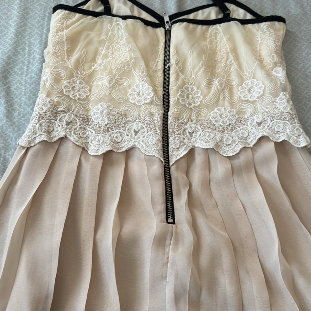 Dress - Picture 5 of 5